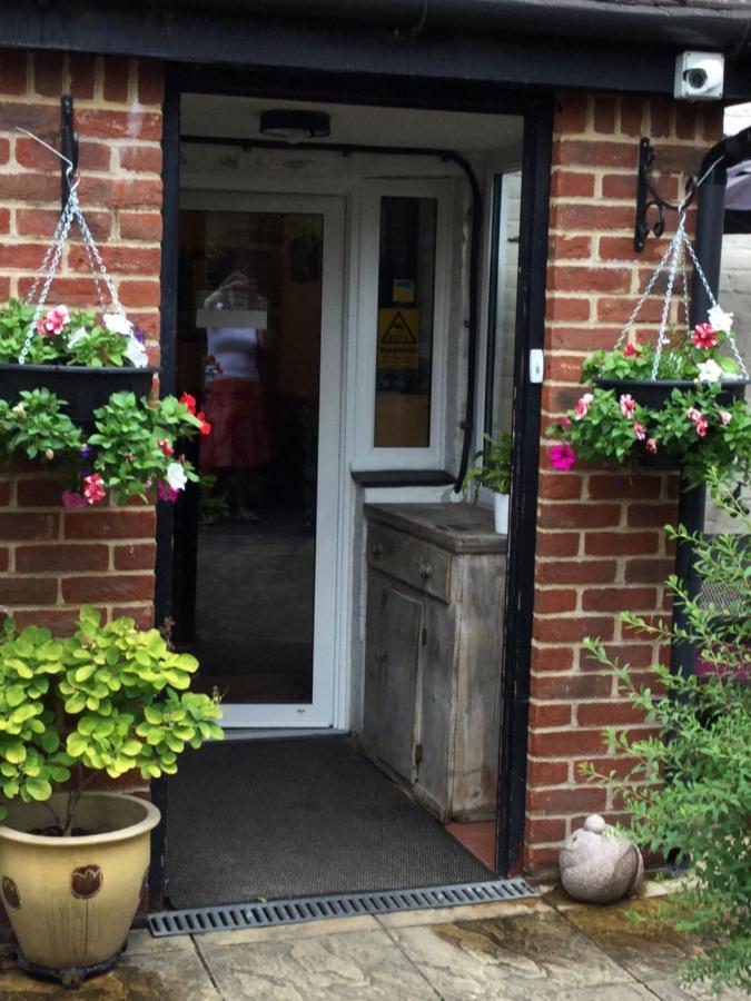 The Bell Inn Salisbury Exterior foto